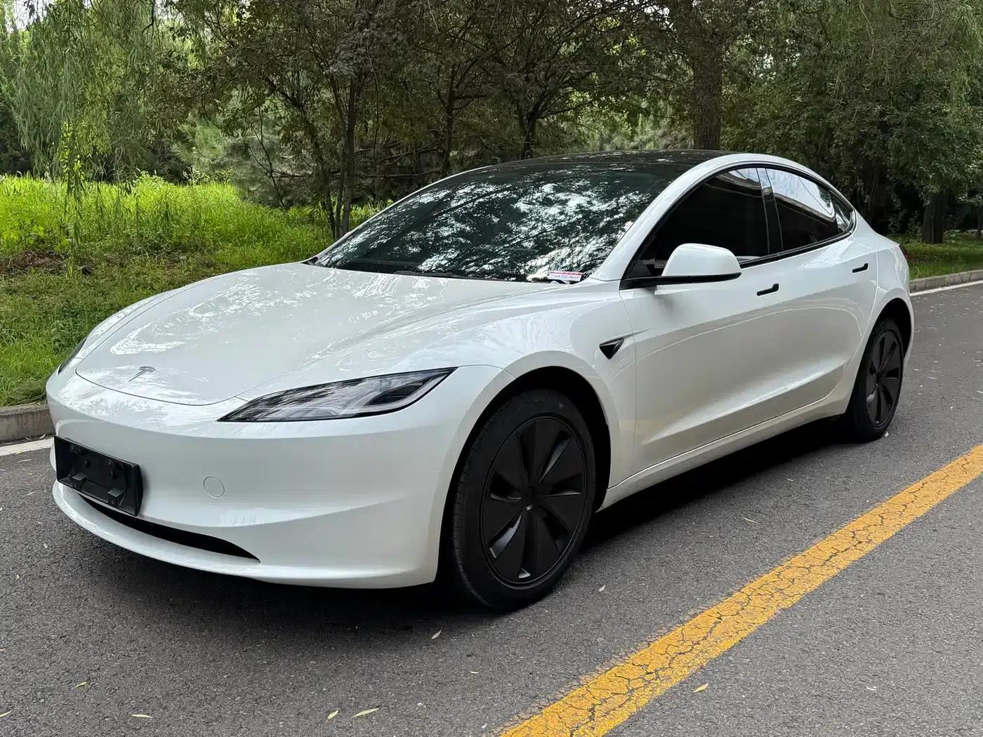 Model 3 2025 Rear-Wheel Drive — миниатюра 1