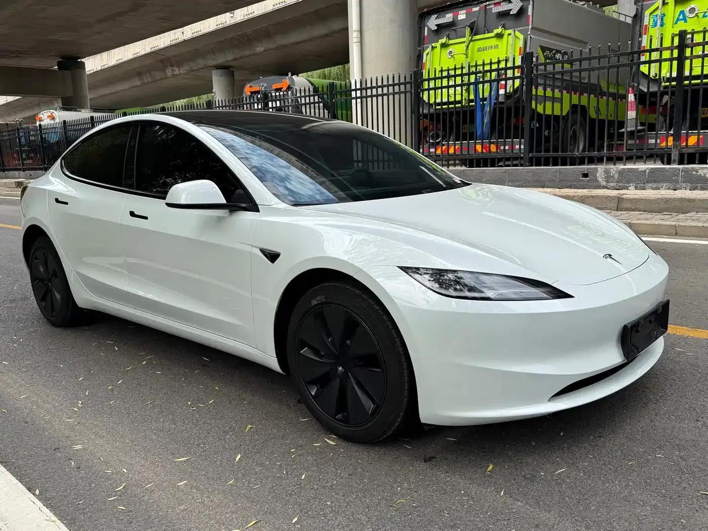 Model 3 2025 Rear-Wheel Drive — миниатюра 3