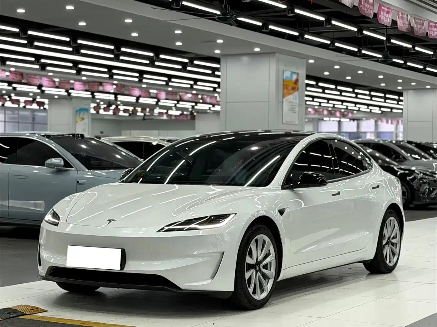 Model 3 2023 Rear-Wheel Drive — миниатюра 1