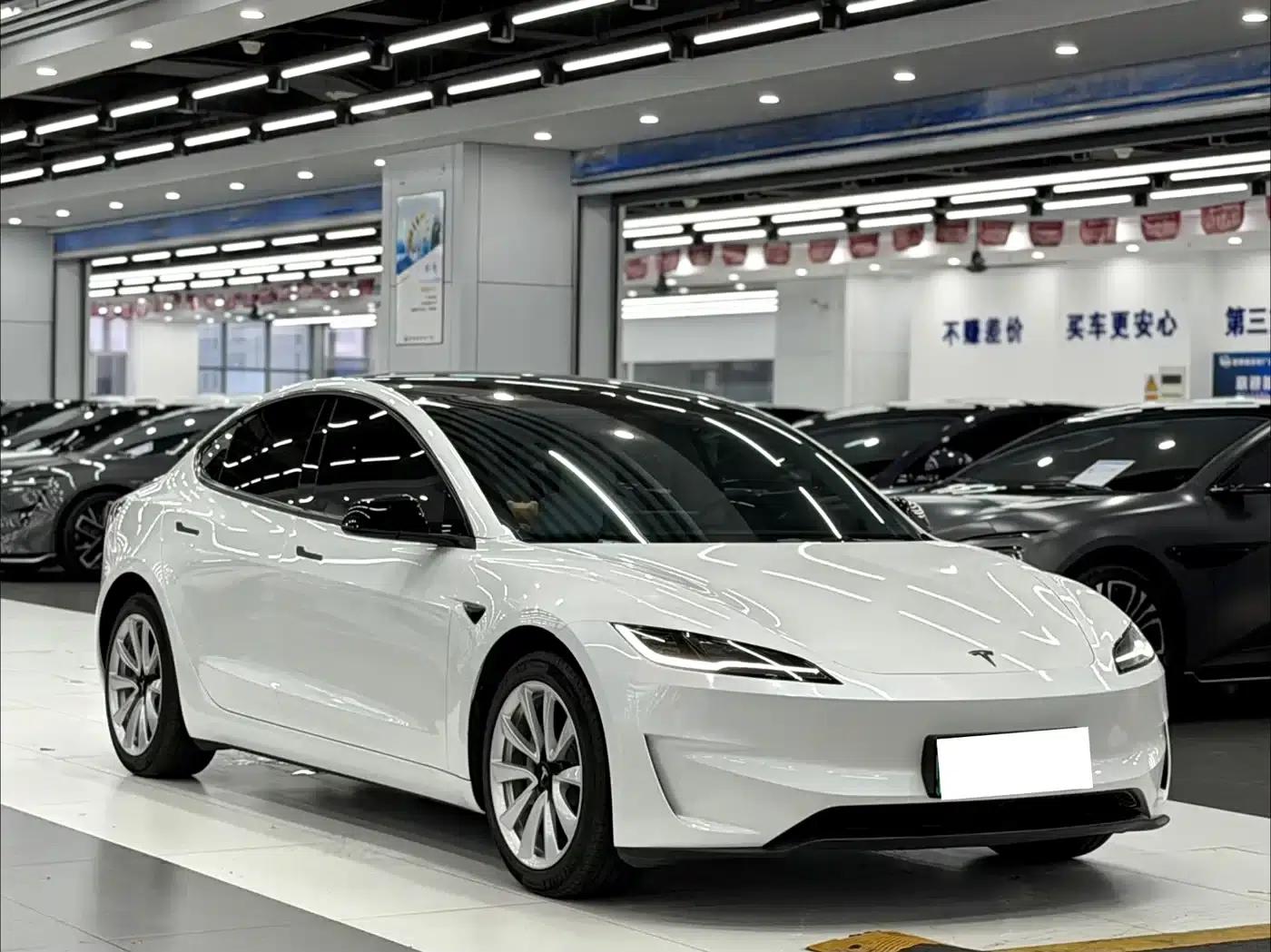 Model 3 2023 Rear-Wheel Drive — миниатюра 3