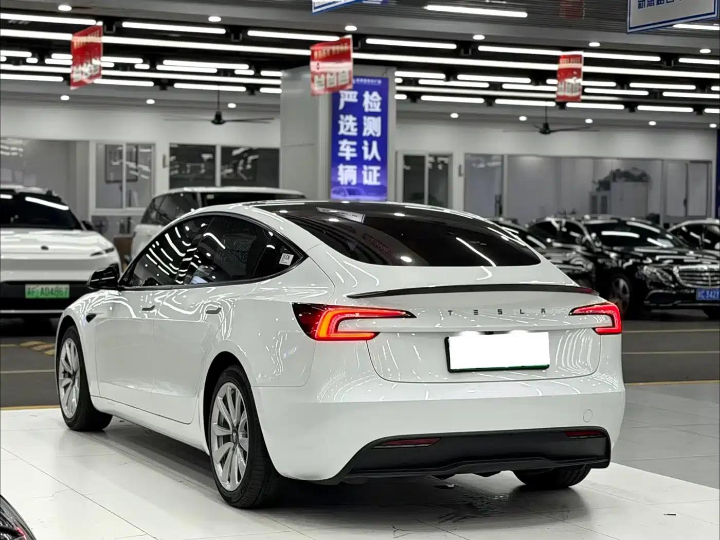 Model 3 2023 Rear-Wheel Drive — миниатюра 4