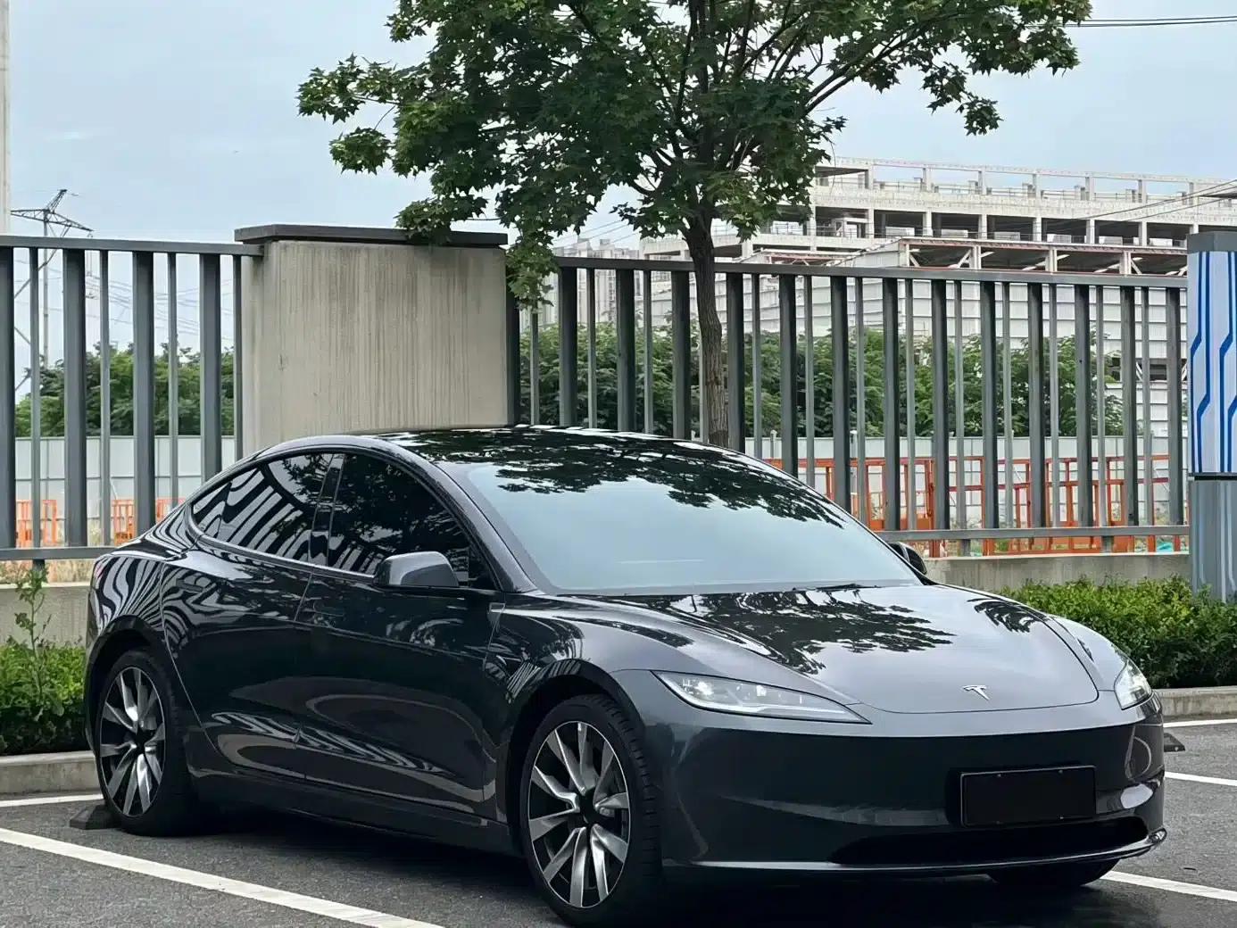 Model 3 2023 Long Range All-Wheel Drive — миниатюра 2
