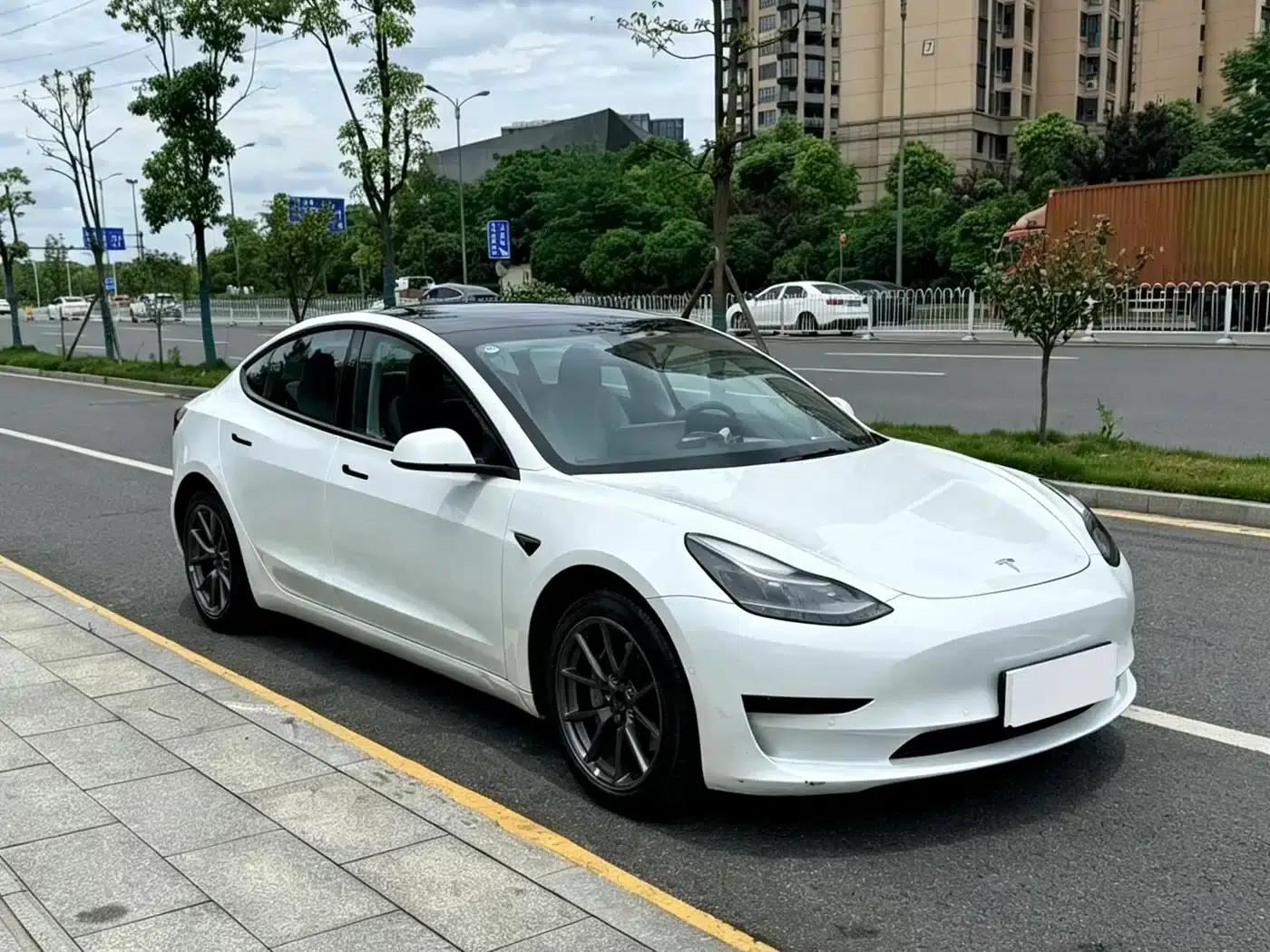 Model 3 2022 Rear-Wheel Drive — миниатюра 3