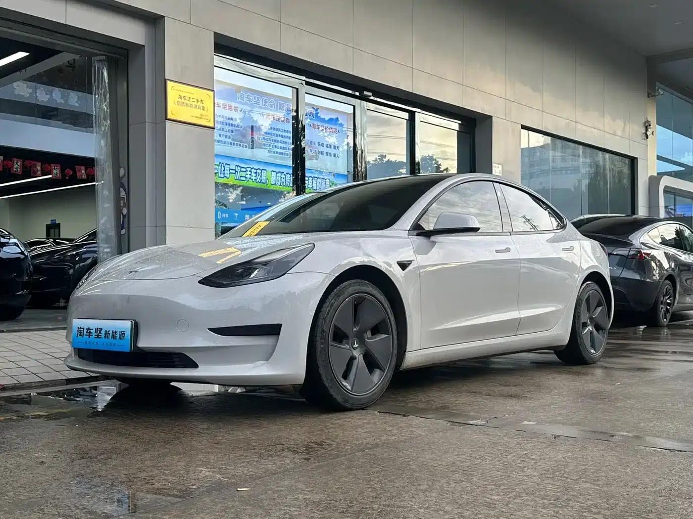 Model 3 2022 Rear-Wheel Drive — миниатюра 1
