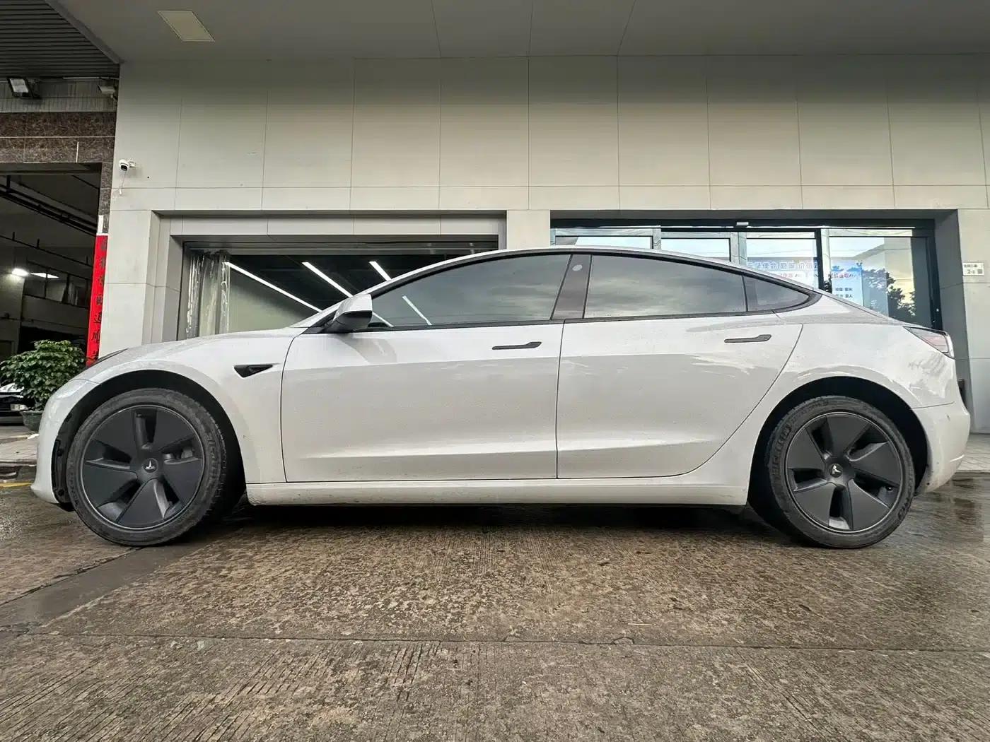 Model 3 2022 Rear-Wheel Drive — миниатюра 2