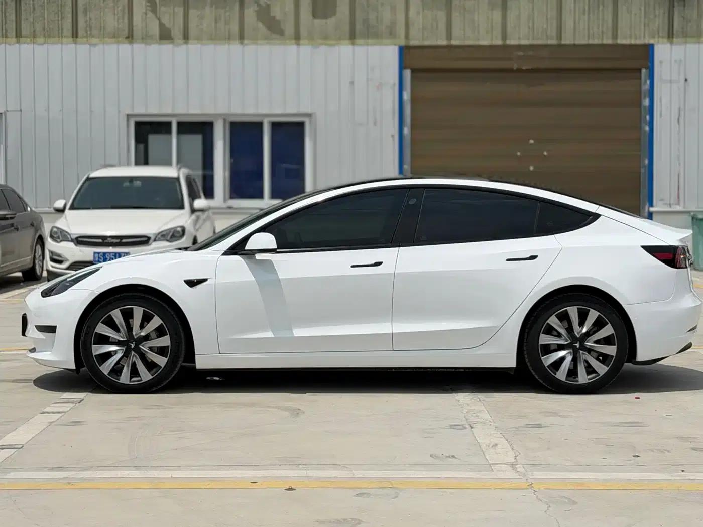 Model 3 2022 Rear-Wheel Drive — миниатюра 4