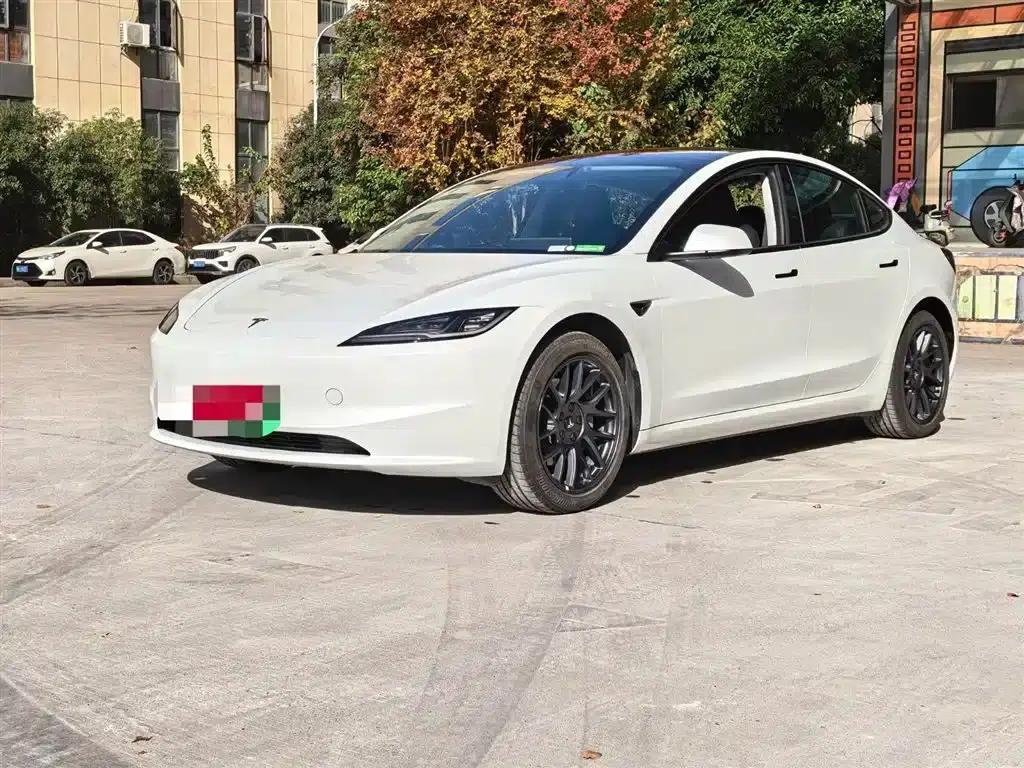 Model 3 2025 Rear-Wheel Drive — миниатюра 1