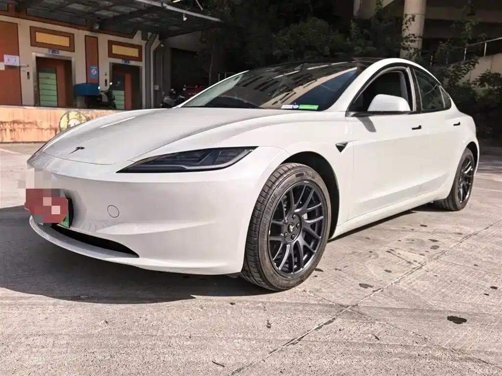 Model 3 2025 Rear-Wheel Drive — миниатюра 4