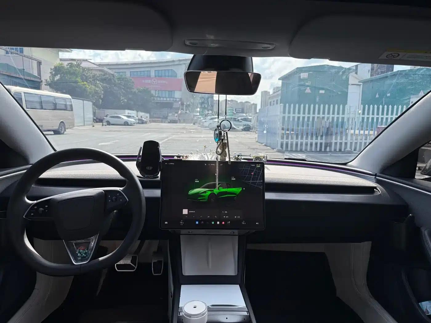 Model 3 2023 Rear-Wheel Drive — миниатюра 2
