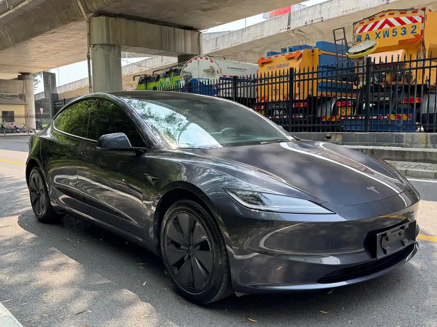 Model 3 2023 Rear-Wheel Drive — миниатюра 3