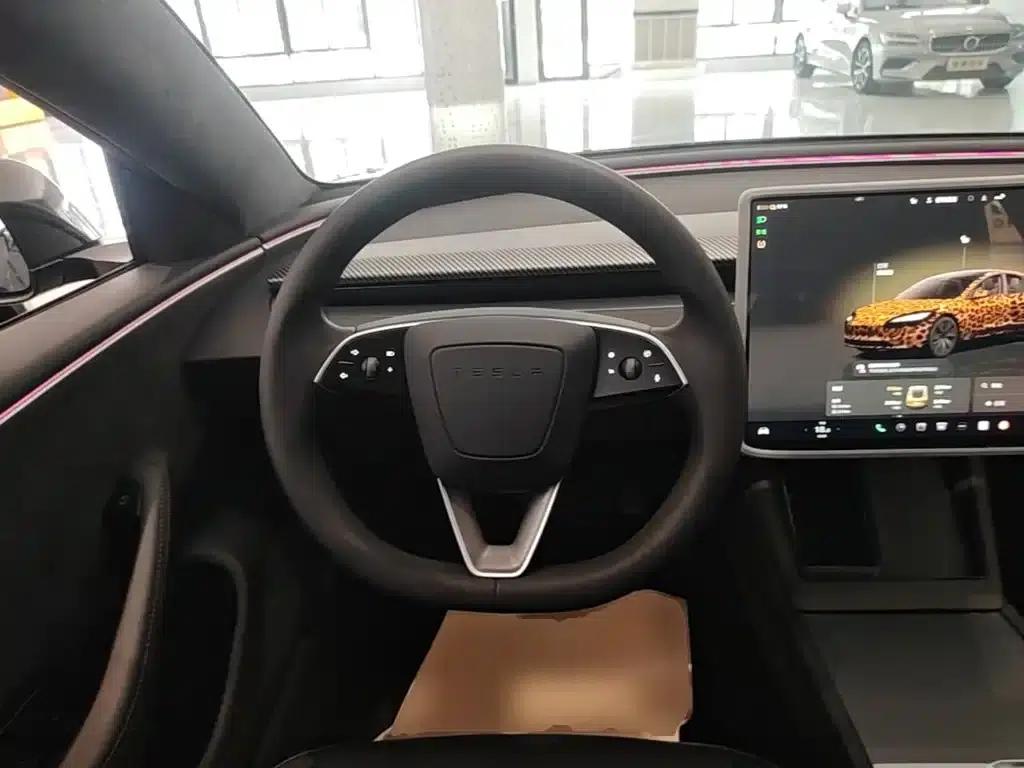Model 3 2023 Rear-Wheel Drive — миниатюра 11