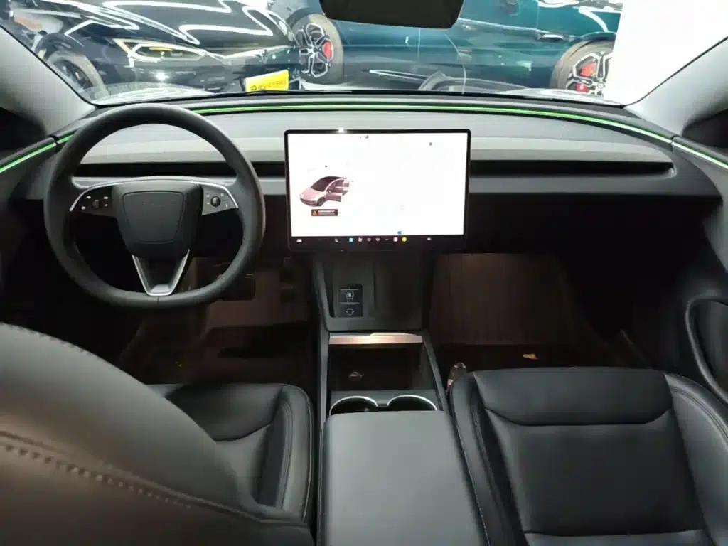 Model 3 2023 Rear-Wheel Drive — миниатюра 10
