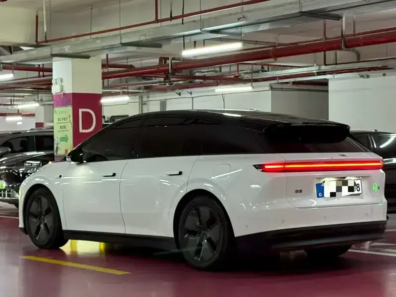 Li Auto i6 2025 Two-Wheel Drive Standard Edition — миниатюра 3