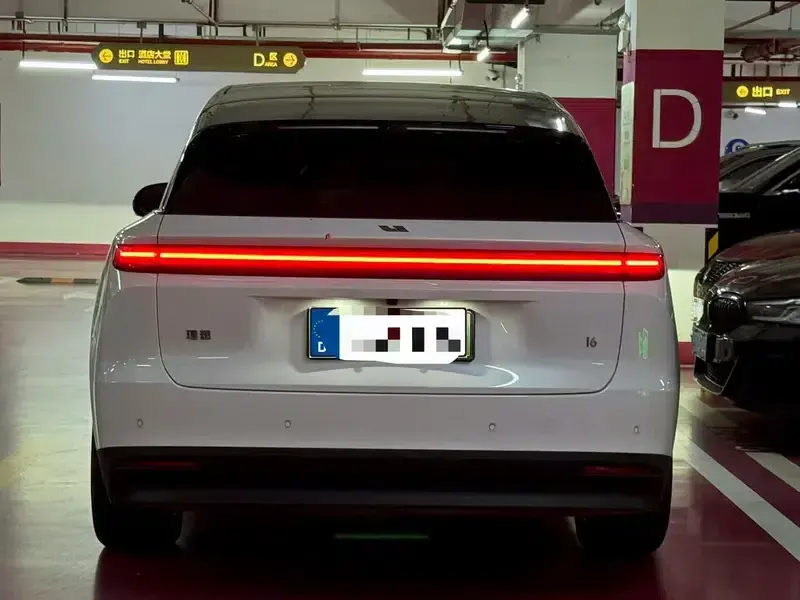 Li Auto i6 2025 Two-Wheel Drive Standard Edition — миниатюра 4