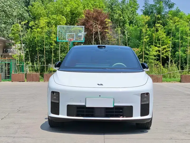 Li Auto i6 2025 Two-Wheel Drive Standard Edition — миниатюра 2