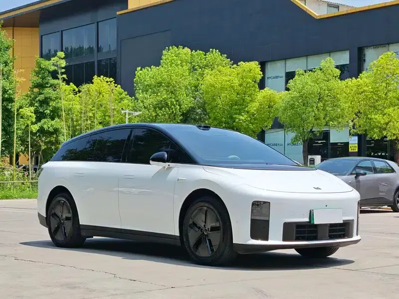 Li Auto i6 2025 Two-Wheel Drive Standard Edition — миниатюра 3