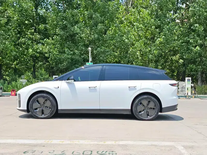 Li Auto i6 2025 Two-Wheel Drive Standard Edition — миниатюра 4