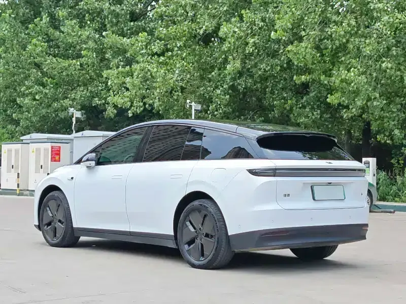 Li Auto i6 2025 Two-Wheel Drive Standard Edition — миниатюра 5