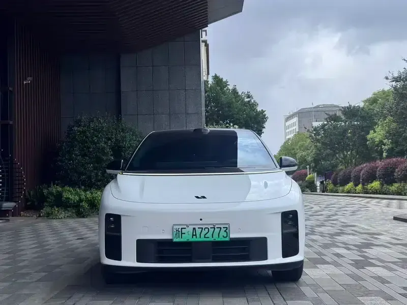 Li Auto i6 2025 Two-Wheel Drive Standard Edition — миниатюра 2