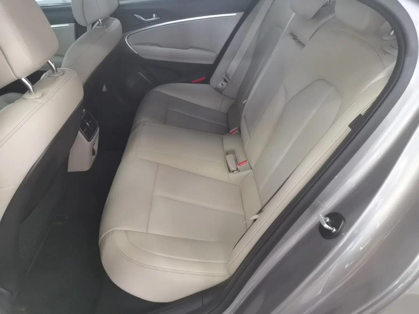 Genesis G70 2021 2.0T Rear-Drive Luxury Edition — миниатюра 20