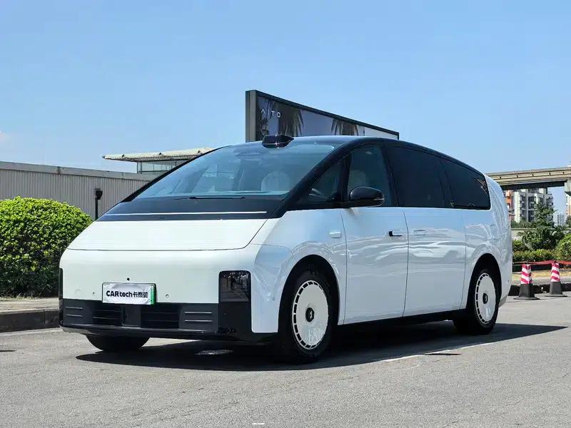Li Auto MEGA 2024 Ultra Edition — миниатюра 1