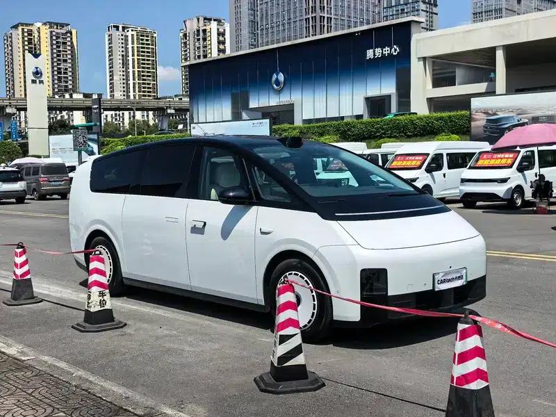 Li Auto MEGA 2024 Ultra Edition — миниатюра 3