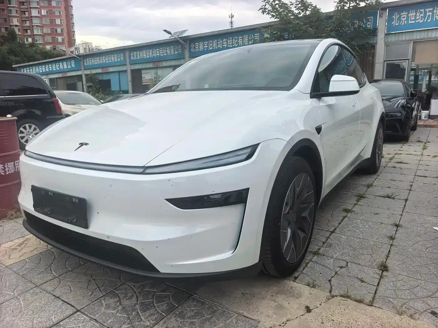 Model Y L 2025 Long Range All-Wheel Drive — миниатюра 2