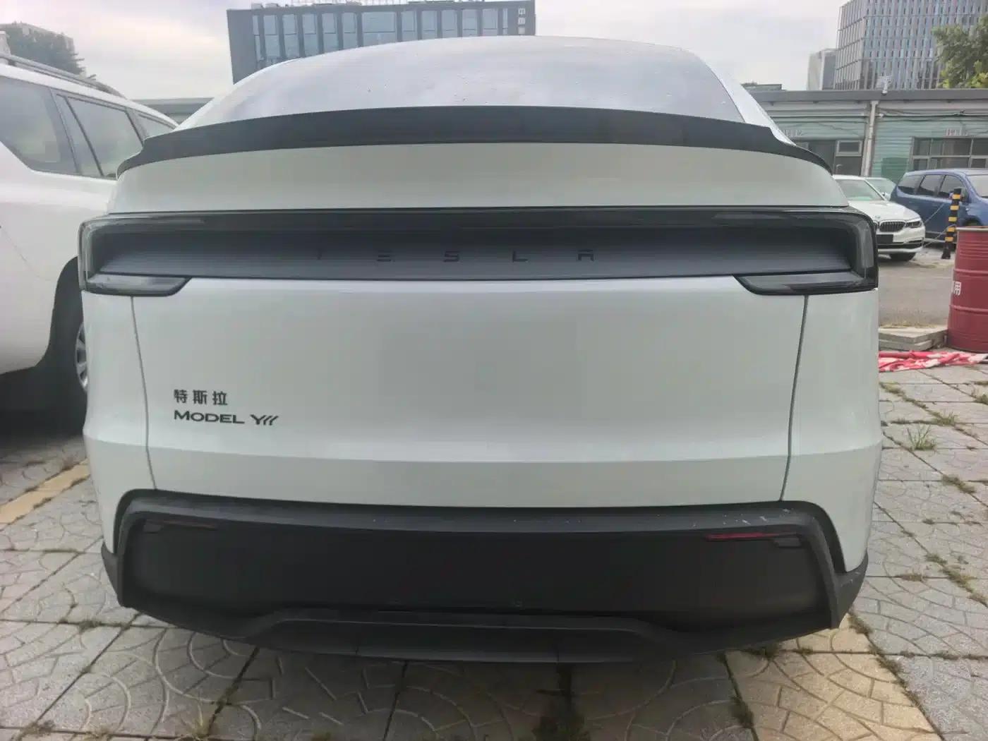 Model Y L 2025 Long Range All-Wheel Drive — миниатюра 11