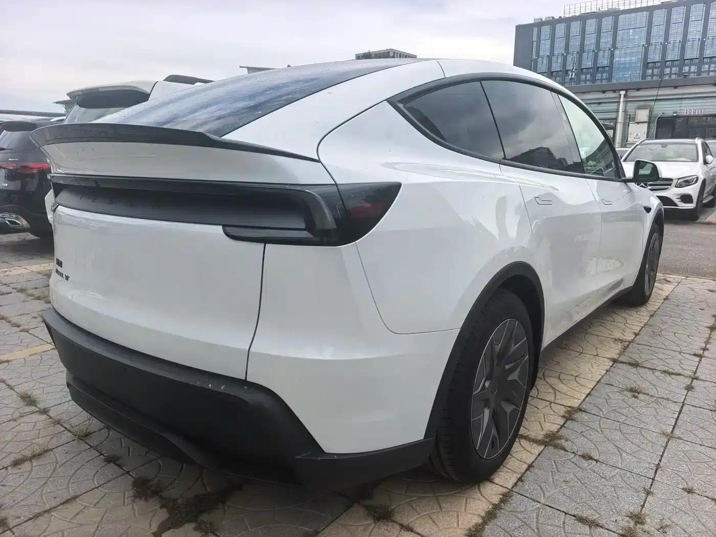 Model Y L 2025 Long Range All-Wheel Drive — миниатюра 12