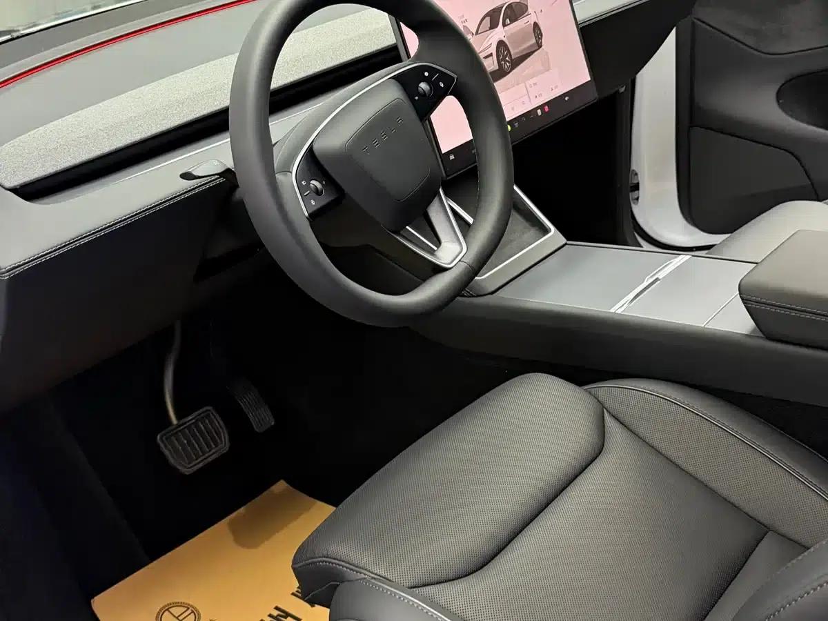 Model Y L 2025 Long Range All-Wheel Drive — миниатюра 5