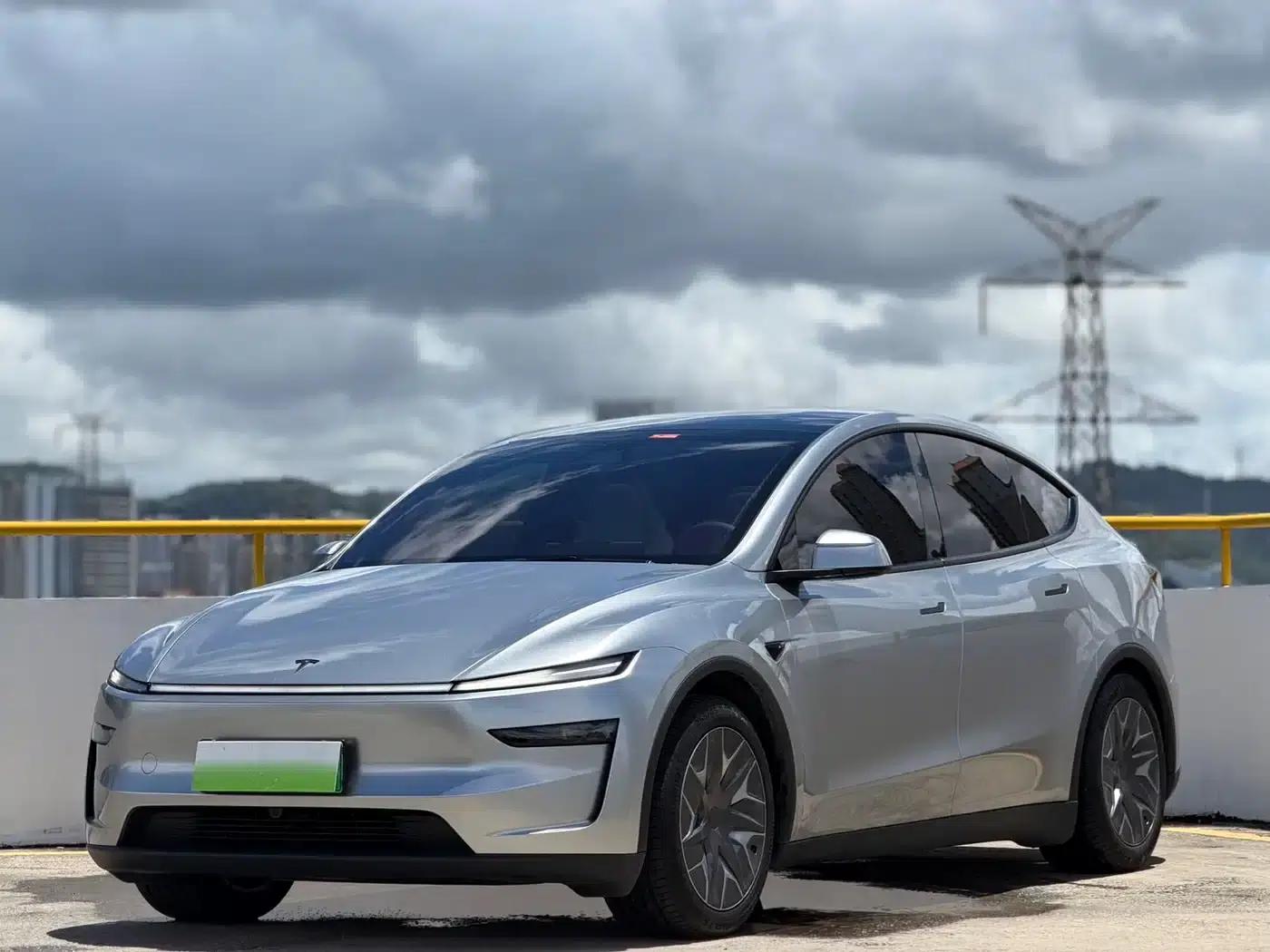 Model Y L 2025 Long Range All-Wheel Drive — миниатюра 1