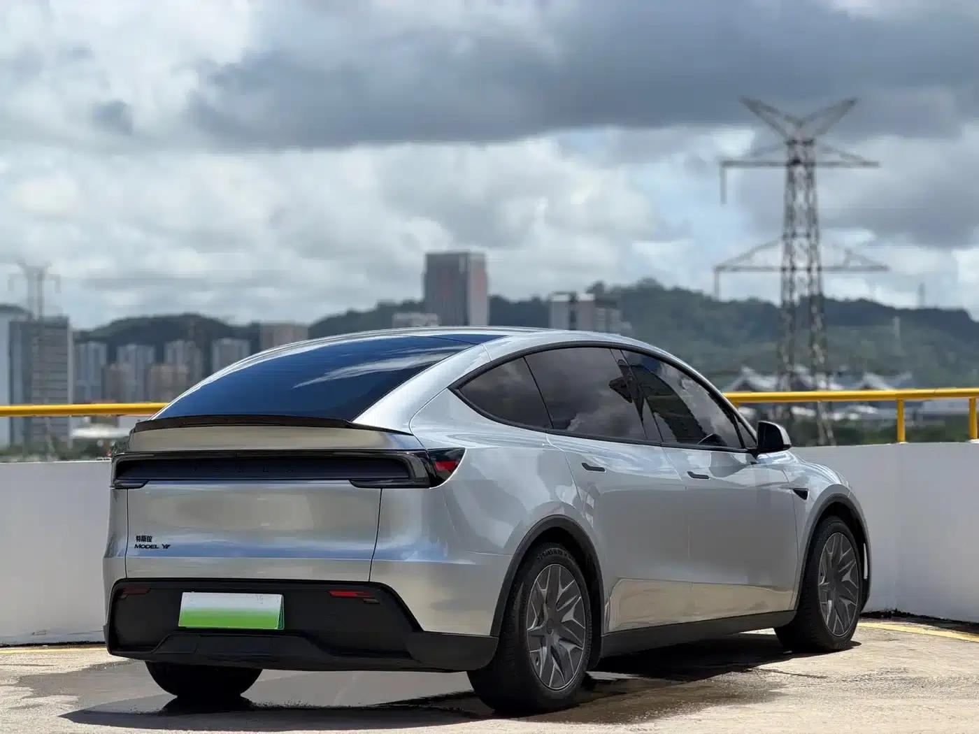 Model Y L 2025 Long Range All-Wheel Drive — миниатюра 4