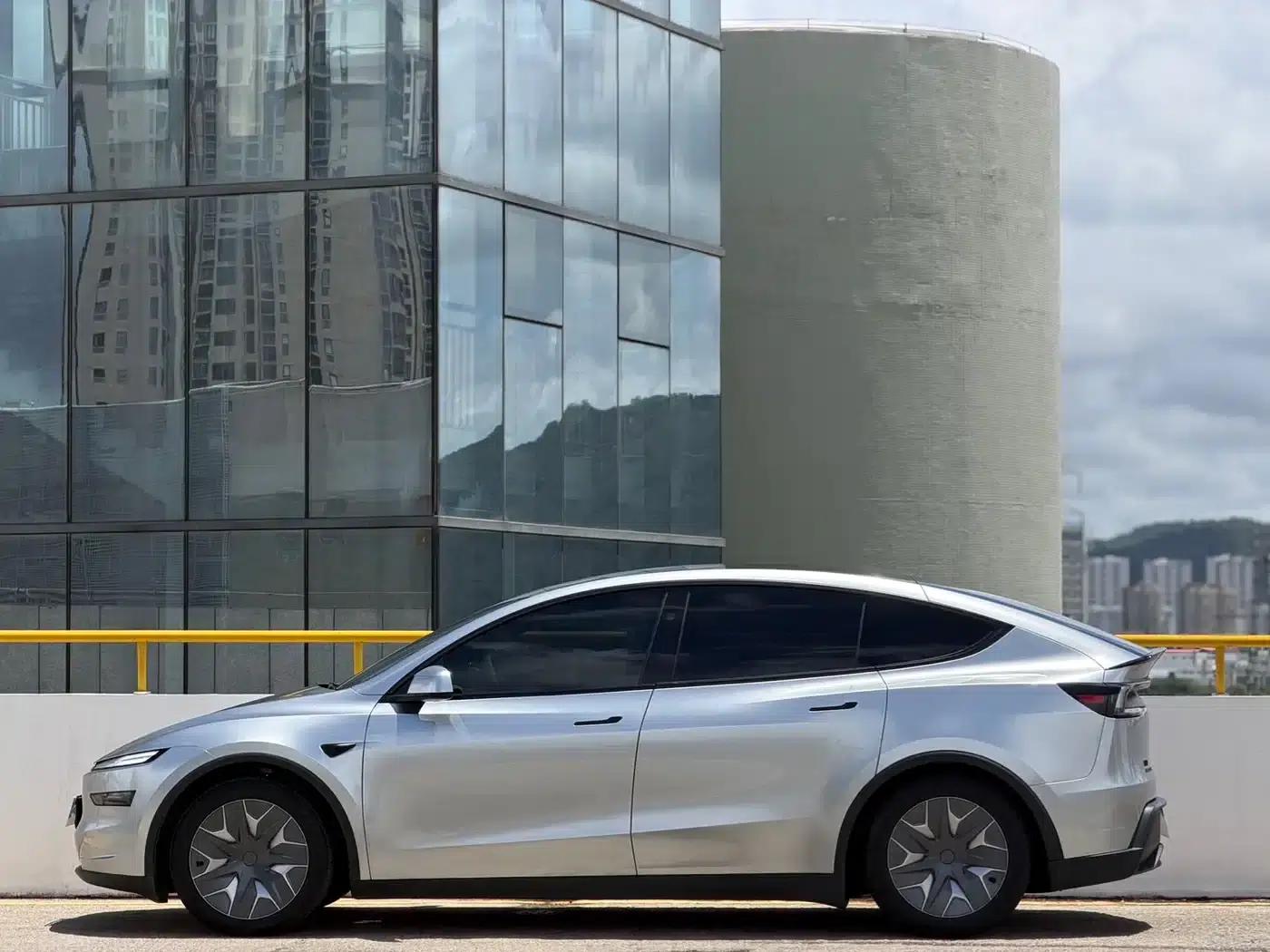 Model Y L 2025 Long Range All-Wheel Drive — миниатюра 7