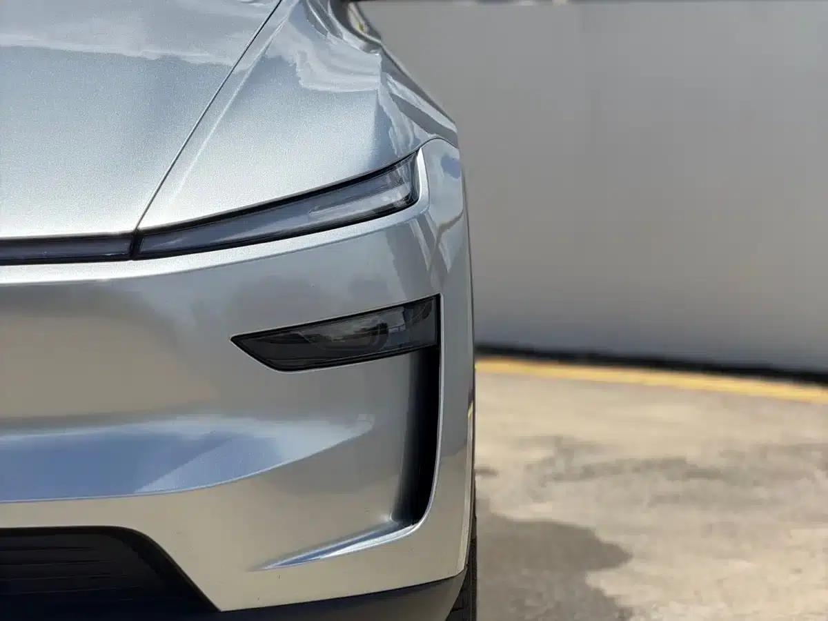 Model Y L 2025 Long Range All-Wheel Drive — миниатюра 9