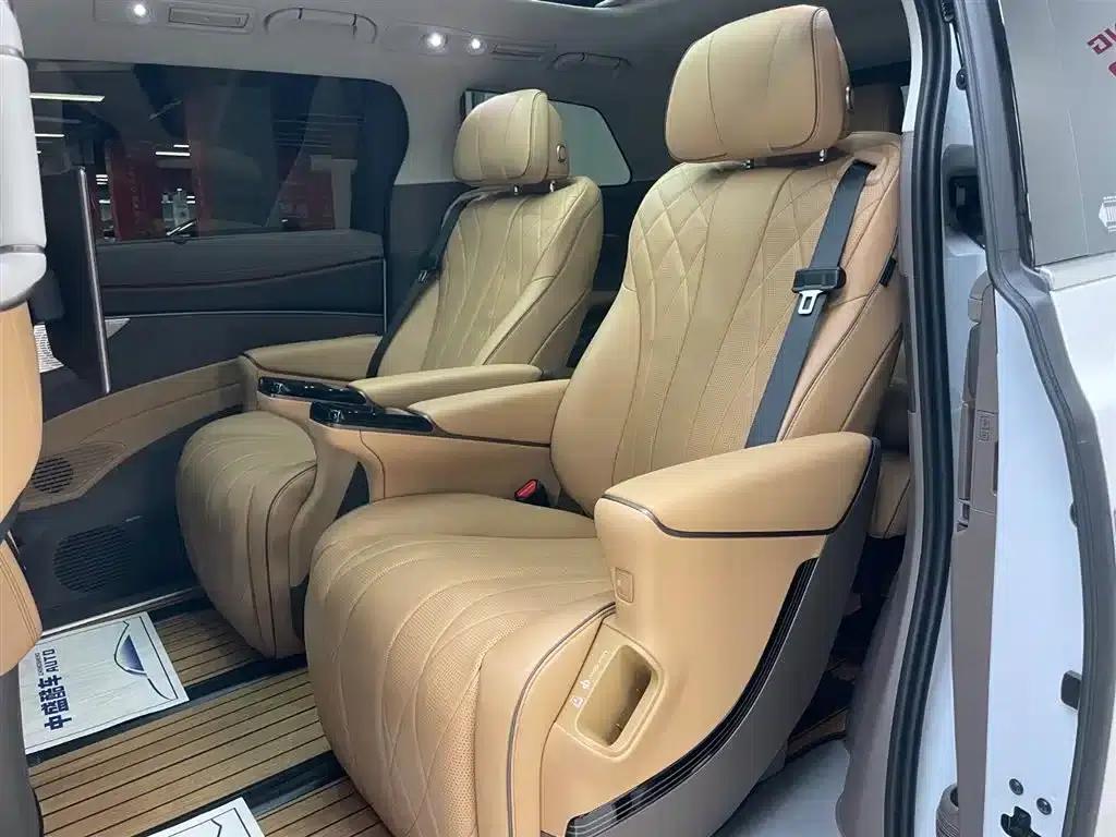 Denza D9 2022 DM-i 970 AWD Flagship Edition — миниатюра 13