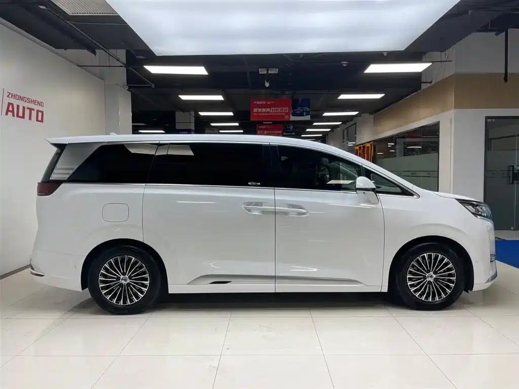 Denza D9 2022 DM-i 970 AWD Flagship Edition — миниатюра 3