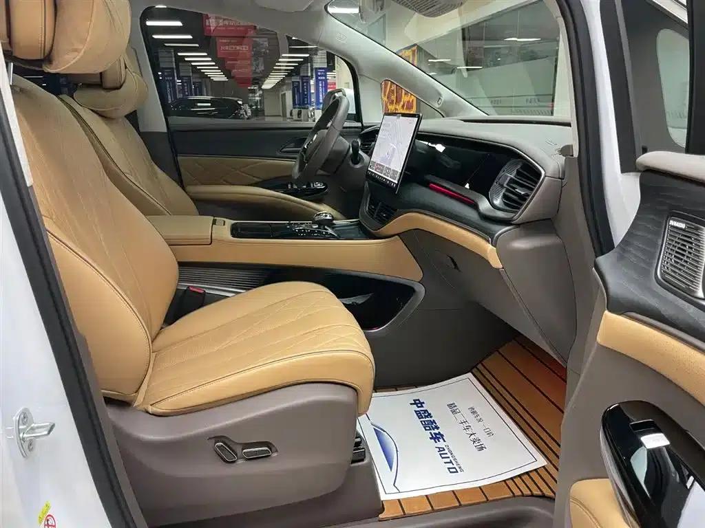 Denza D9 2022 DM-i 970 AWD Flagship Edition — миниатюра 21