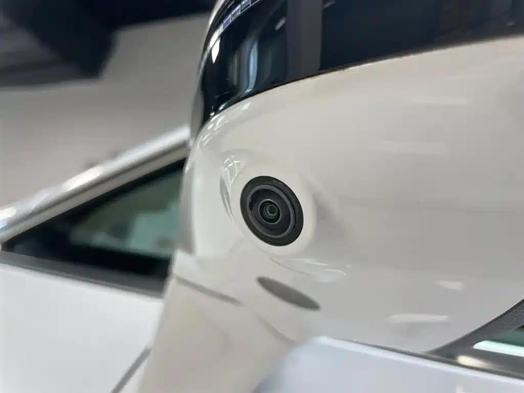 Denza D9 2022 DM-i 970 AWD Flagship Edition — миниатюра 31