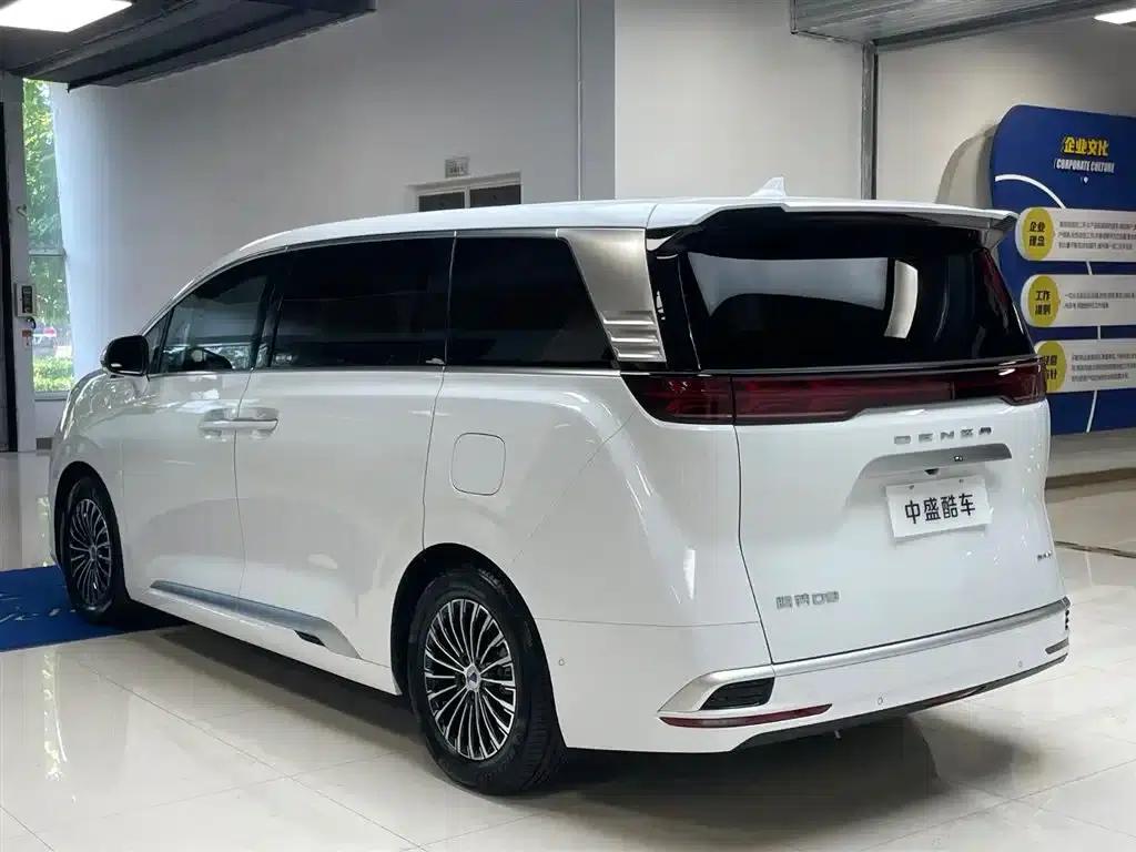 Denza D9 2022 DM-i 970 AWD Flagship Edition — миниатюра 32