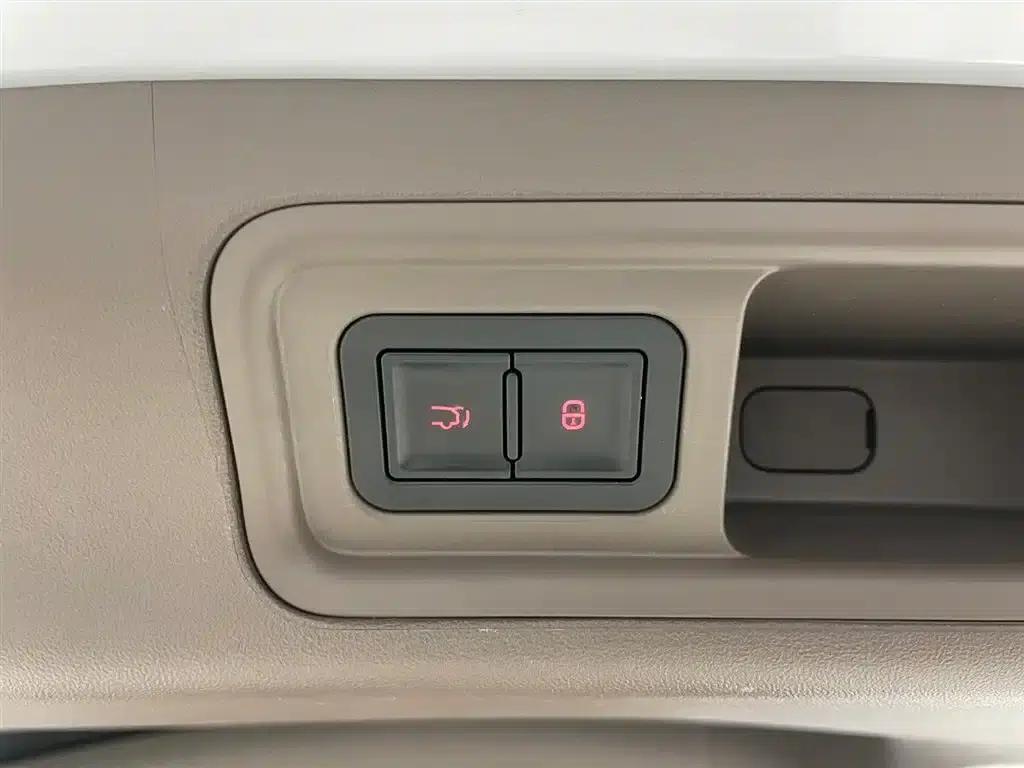 Denza D9 2022 DM-i 970 AWD Flagship Edition — миниатюра 36