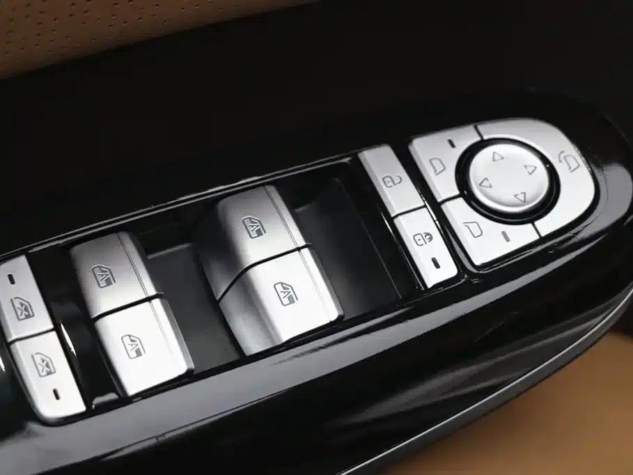 Denza D9 2025 DM-i Smart Driving Edition 1020 AWD Premium — миниатюра 12
