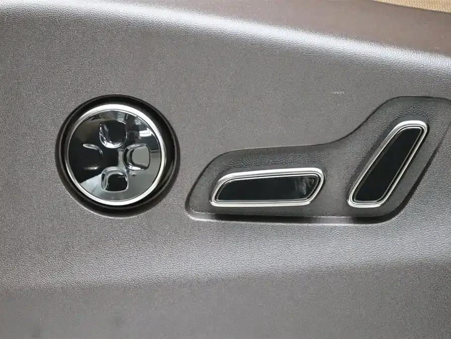 Denza D9 2025 DM-i Smart Driving Edition 1020 AWD Premium — миниатюра 13
