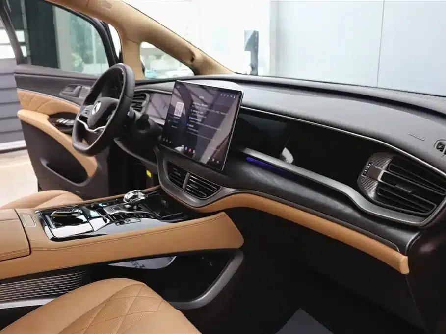 Denza D9 2025 DM-i Smart Driving Edition 1020 AWD Premium — миниатюра 23