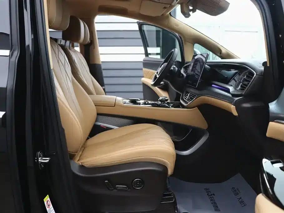 Denza D9 2025 DM-i Smart Driving Edition 1020 AWD Premium — миниатюра 24