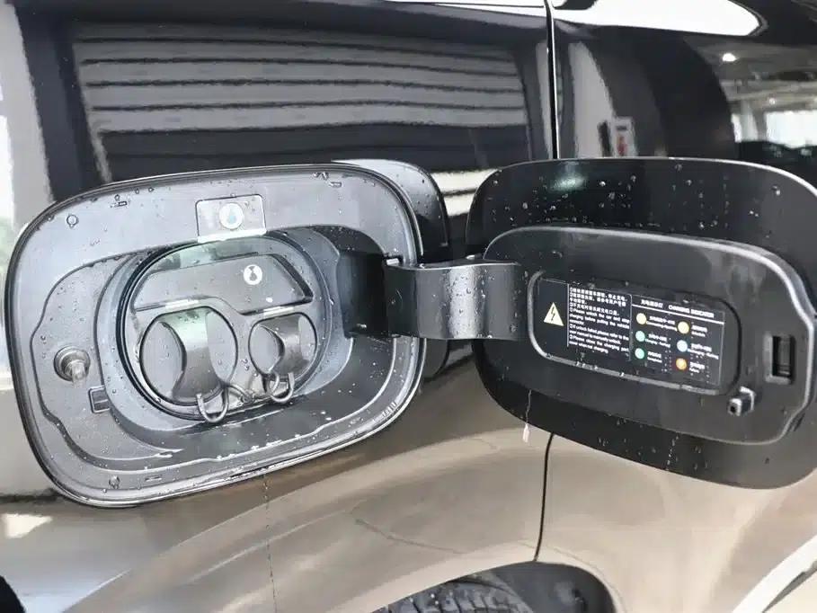 Denza D9 2025 DM-i Smart Driving Edition 1020 AWD Premium — миниатюра 33