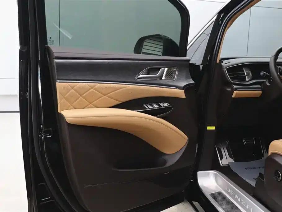 Denza D9 2025 DM-i Smart Driving Edition 1020 AWD Premium — миниатюра 10