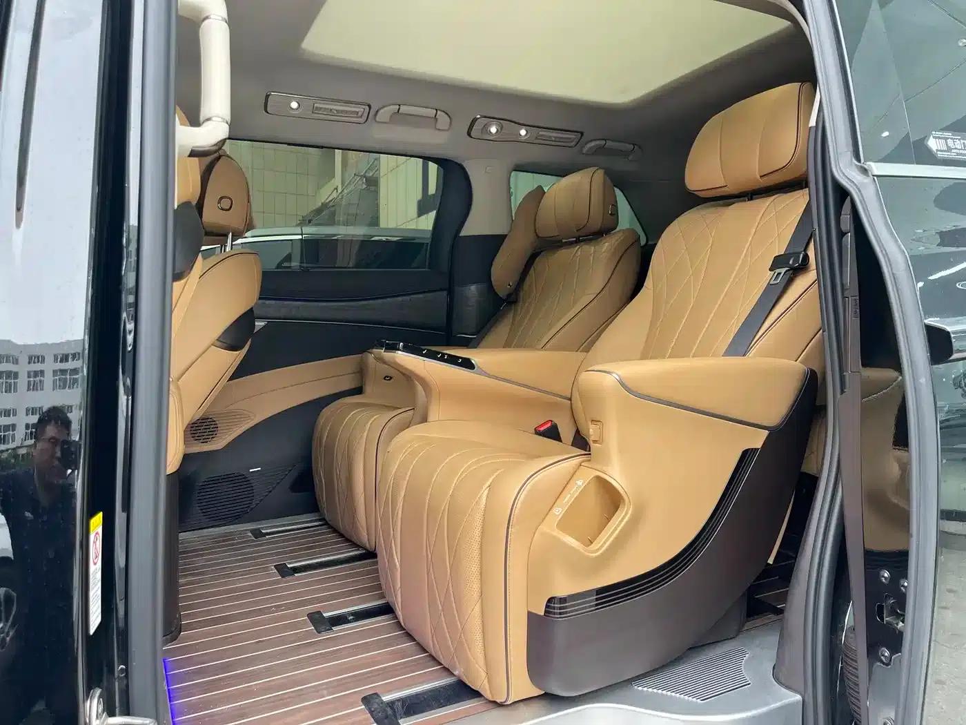 Denza D9 2024 DM-i 980 4WD Premium — миниатюра 6