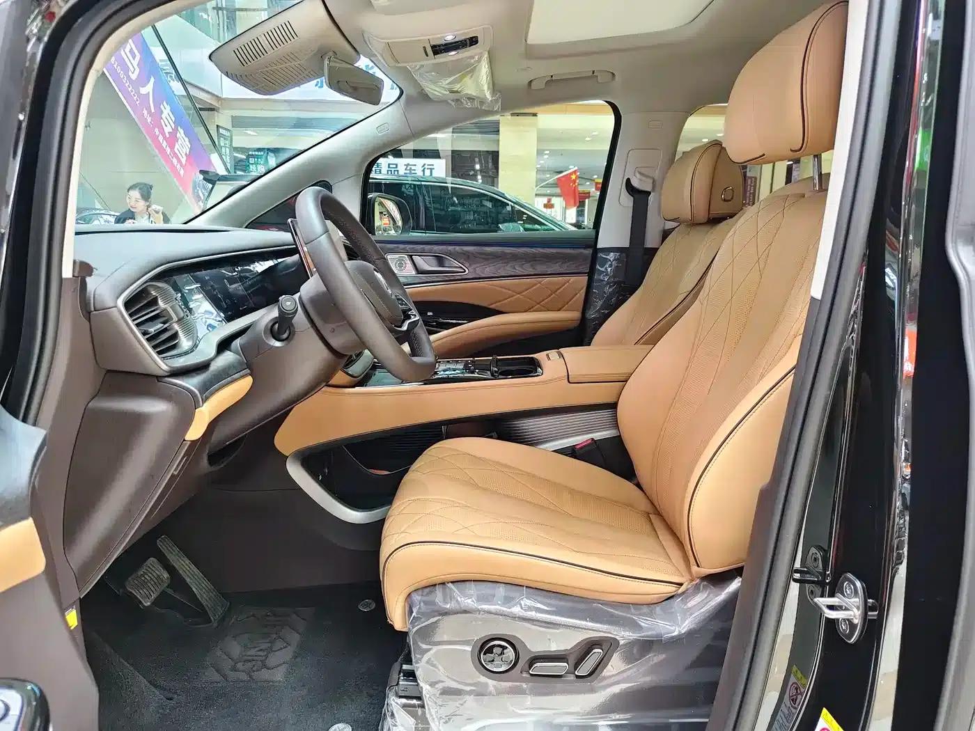 Denza D9 2024 DM-i 980 4WD Premium — миниатюра 11