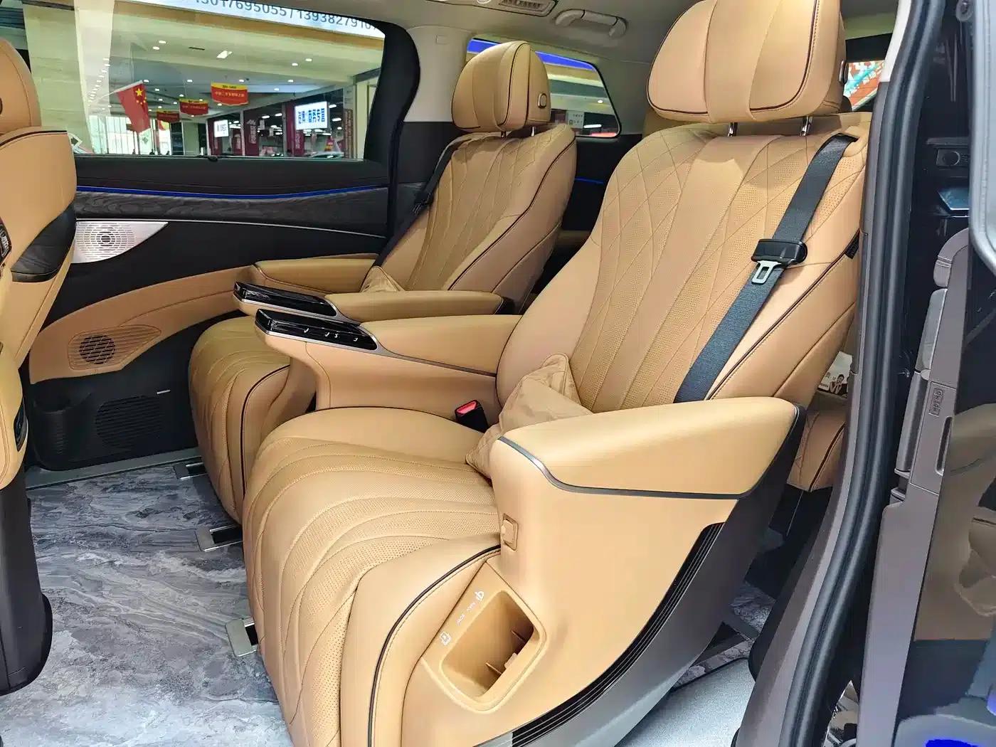 Denza D9 2024 DM-i 980 4WD Premium — миниатюра 12