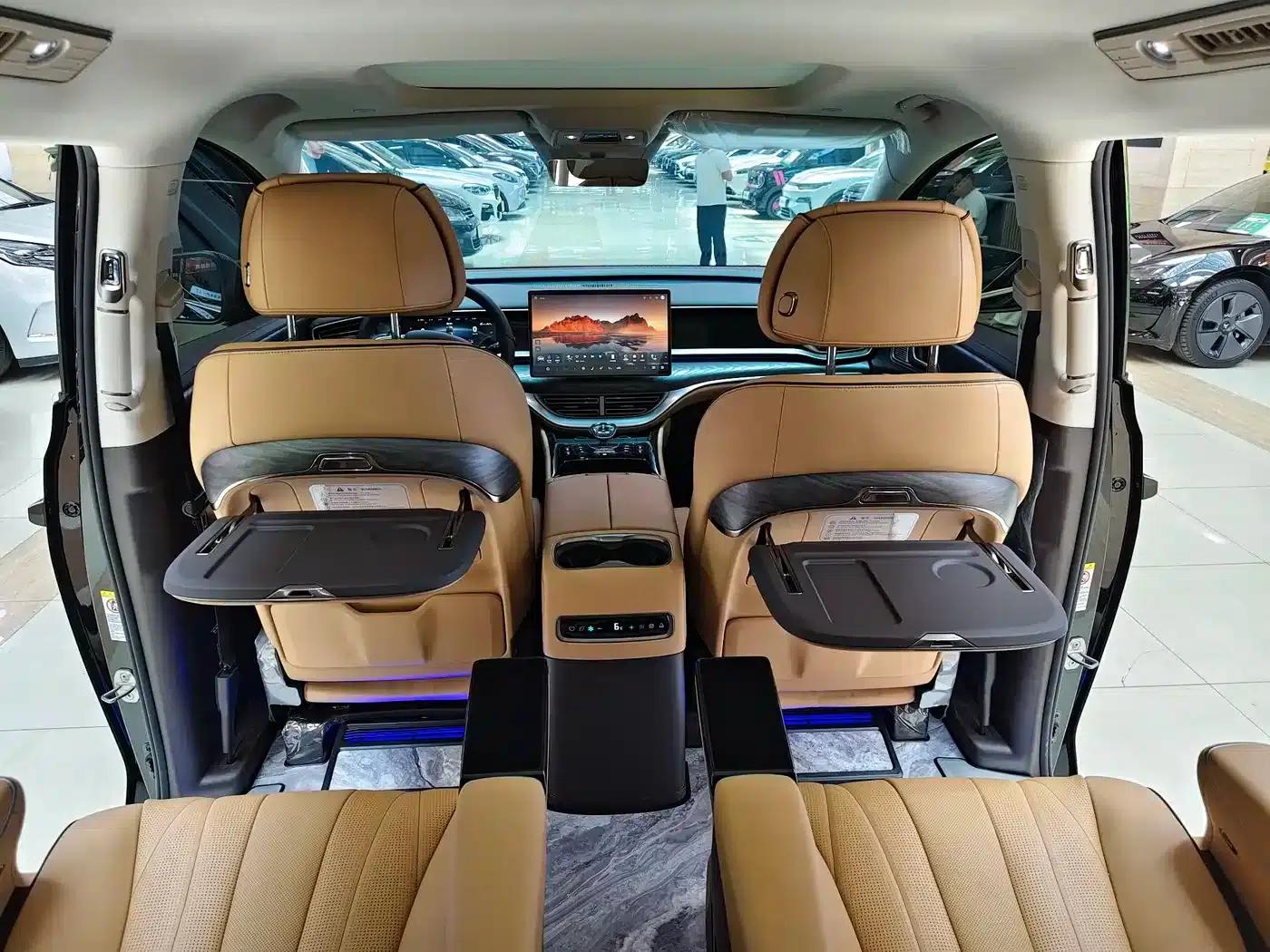 Denza D9 2024 DM-i 980 4WD Premium — миниатюра 15